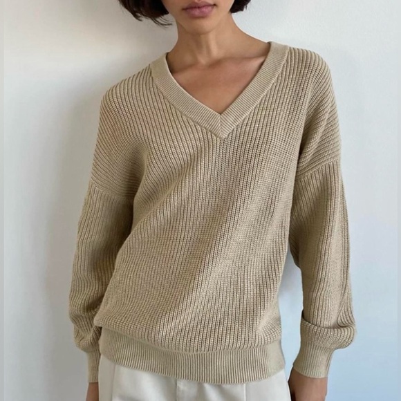 Tna Aritzia|Olive green thick knit ribbed V-Neck oversized pullover sweater•••XS - Picture 3 of 11